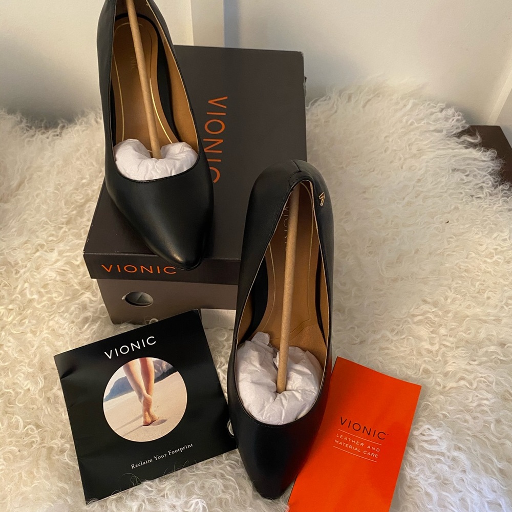 New- Vionic Petunia Pumps- Black Leather - 8.5